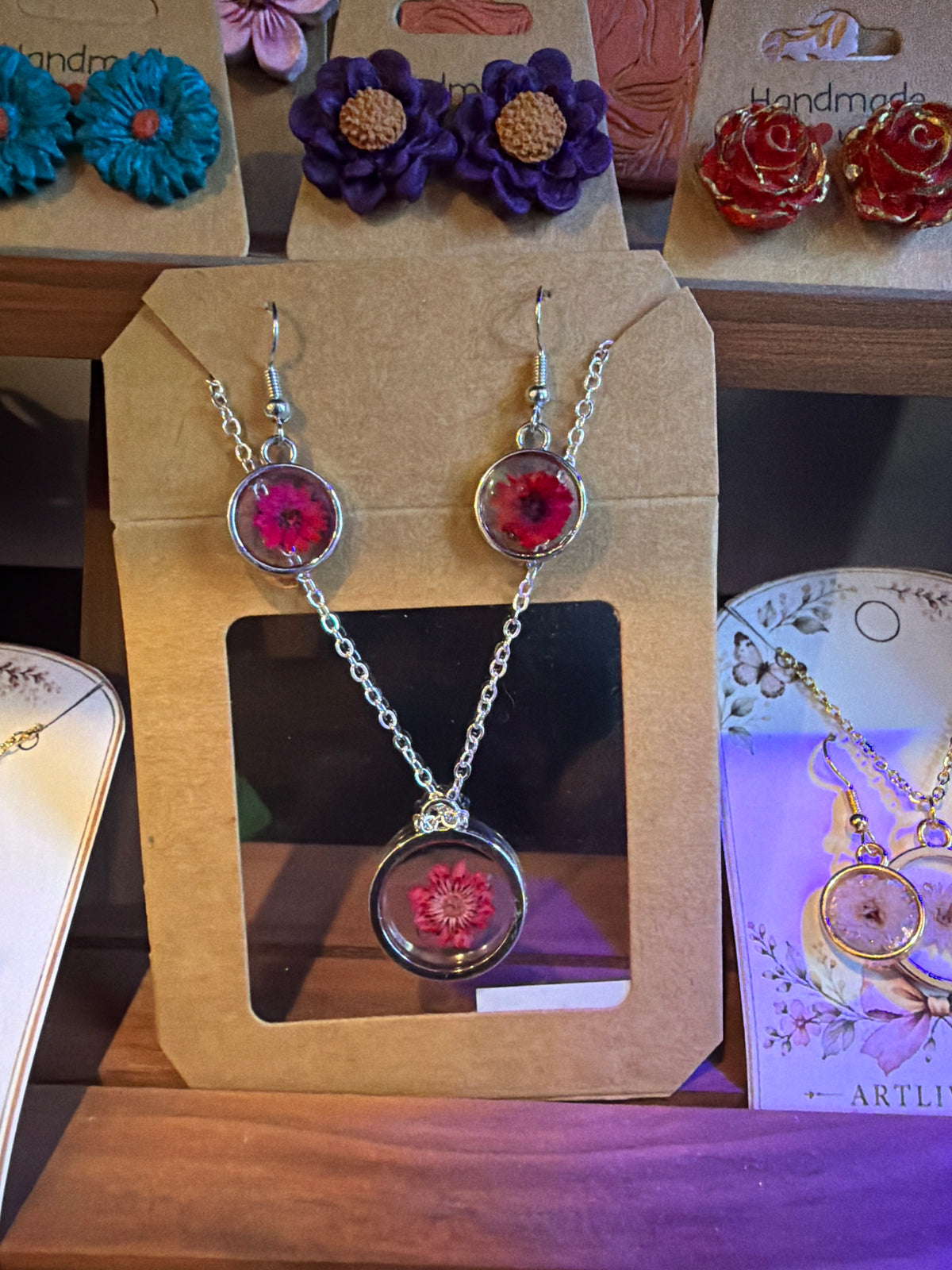 Resin Flower Necklace and Earring Set by Artlive M&N