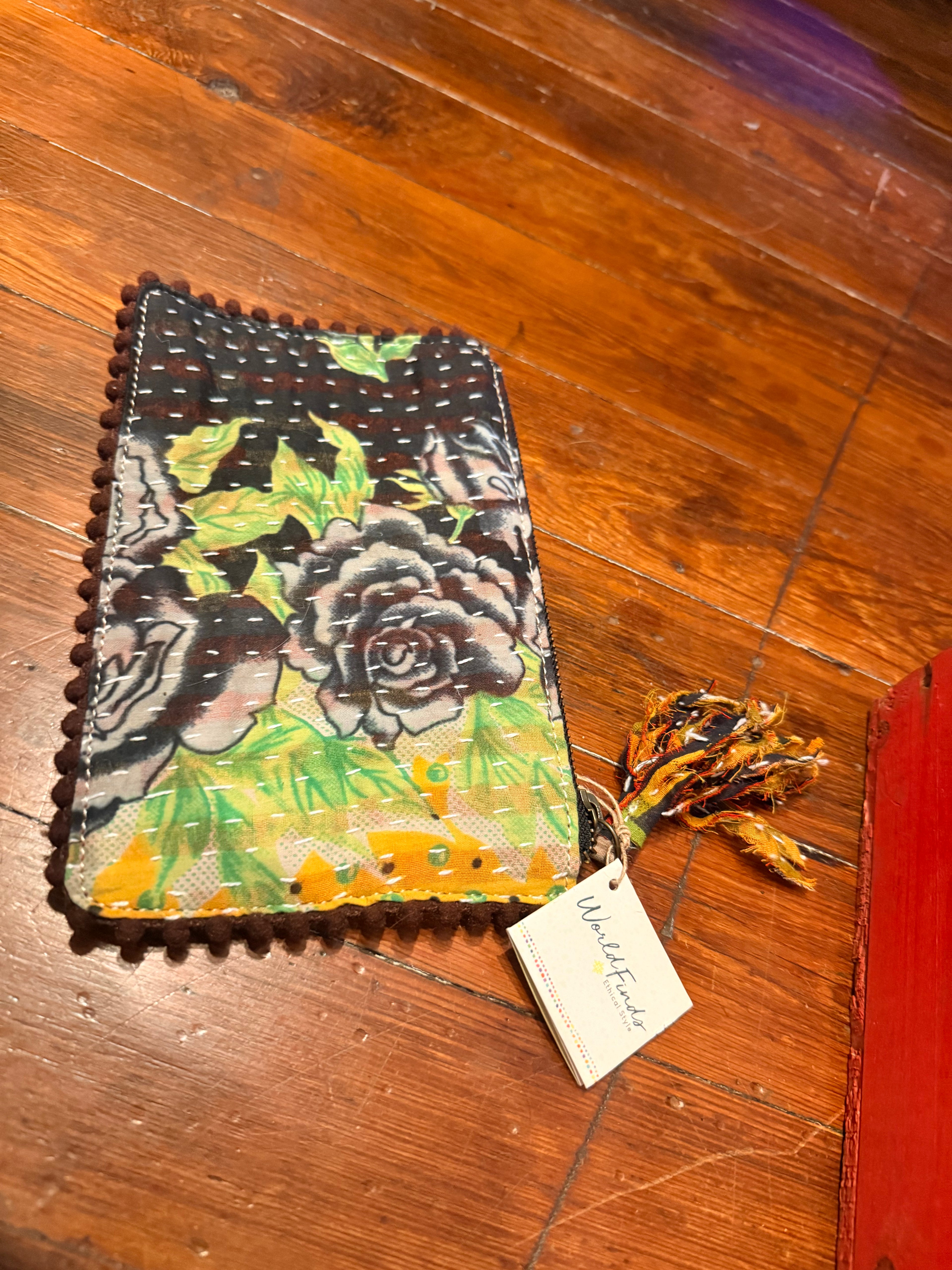 Worldfinds: Zipper Pouch/Makeup/Pen Bag