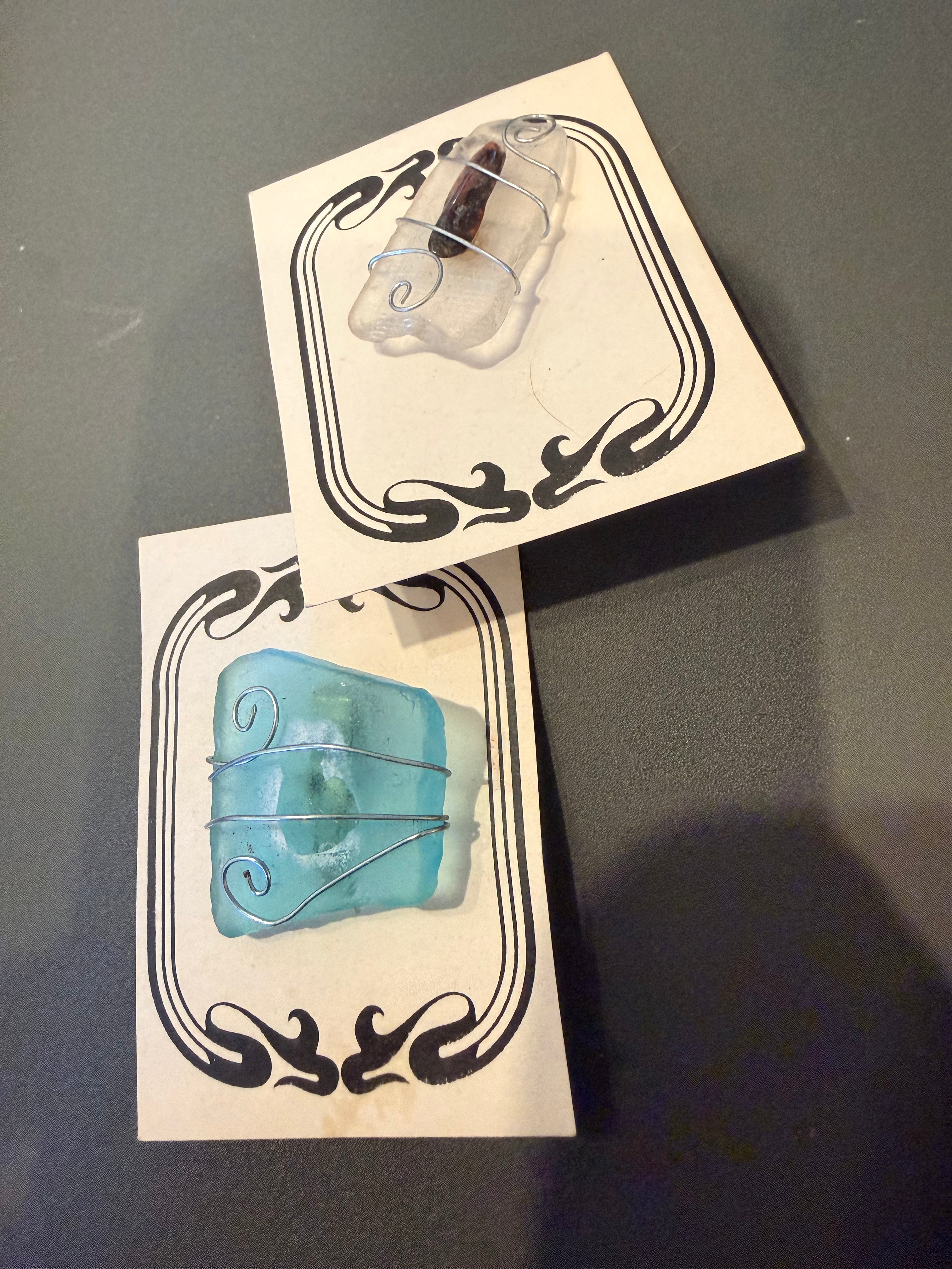 Miren Asumendi: Laminak Lapel Pins